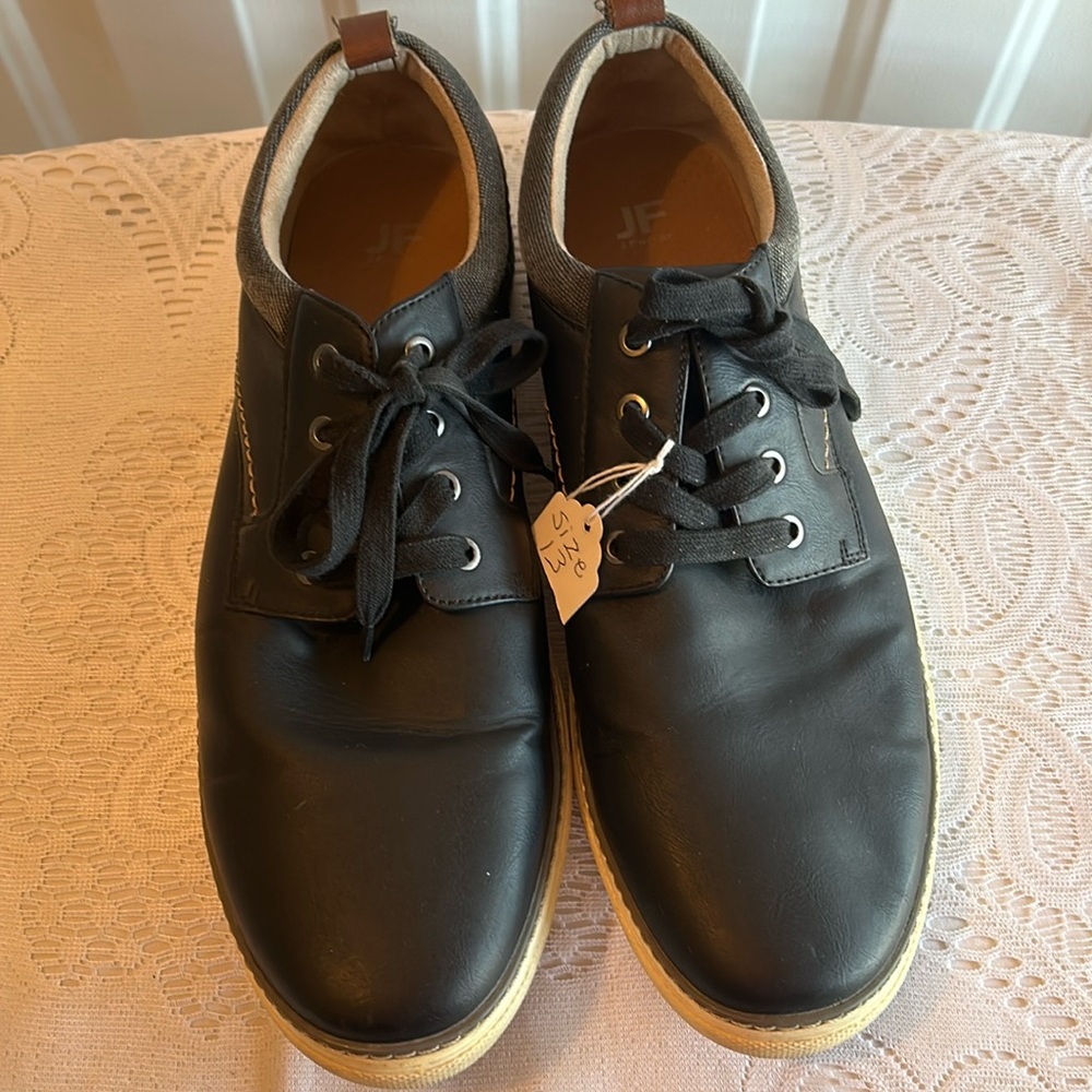 Men’s business casual men’s shoes.